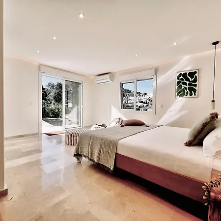 New! Stylish 3 Ensuite With Stunning View & Private Pool - Costal Del Sol