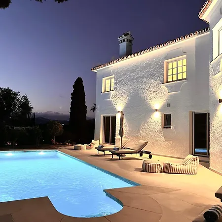 New! Stylish 3 Ensuite With Stunning View & Private Pool - Costal Del Sol *